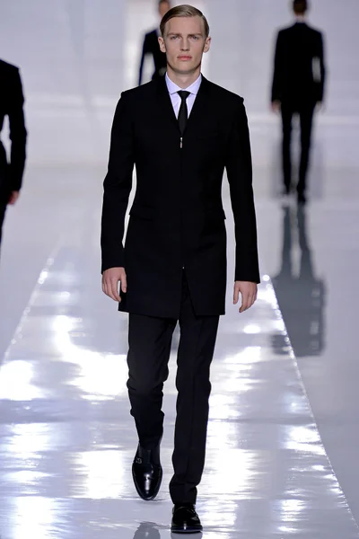 Look 3